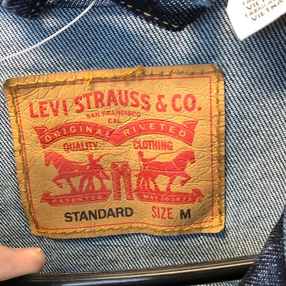 Levi's Dark wash Blue Denim Jacket new w tags - Picture 2 of 7